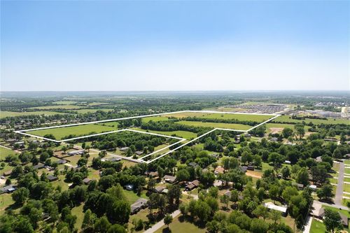 1115 S Morgan Rd, Mustang, OK, 73064-5215 | Card Image