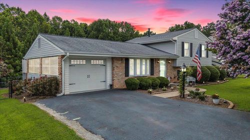 1720 Parker Ln, Vinton, VA, 24179-2940 | Card Image