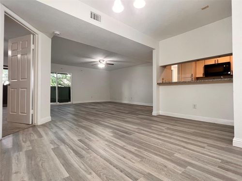 apt-32-3005 Walnut Bend Ln, Houston, TX, 77042-3309 | Card Image