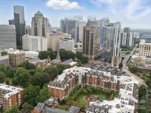 apt-339-300 W 5th St, Charlotte, NC, 28202-1552 | Card Image