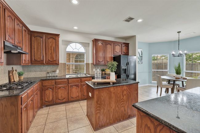 8620 Thistle Ridge Ter, House other with 4 bedrooms, 4 bathrooms and null parking in Fort Worth TX | Image 11
