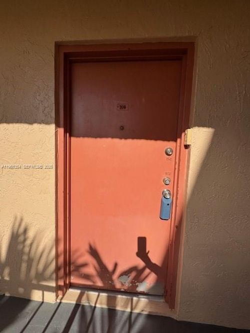 b-306-13701 Kendale Lakes Cir, Miami, FL, 33183 | Card Image