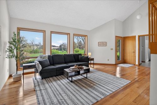 6841 Cross Country Road, Verona, WI, 53593 | Card Image