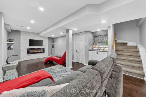 1 Aldcroft Cres, Bowmanville, ON, L1C4P2 | Card Image