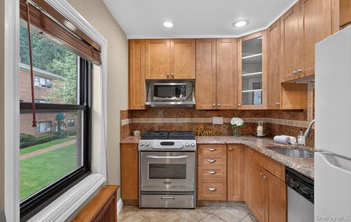 c-317 Main St, Roslyn, NY, 11576-2118 | Card Image