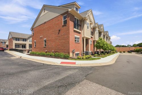 25-25495 Grandview Ln, Novi, MI, 48375-1865 | Card Image