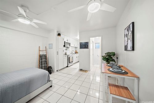 apt-210-909 University Ave, Honolulu, HI, 96826-3252 | Card Image