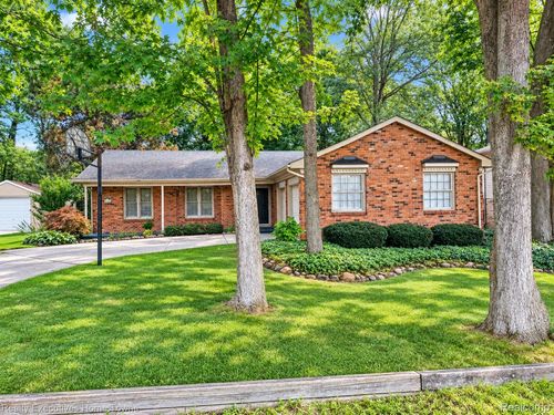 27161 Ponchartrain St, Harrison Township, MI, 48045-5405 | Card Image