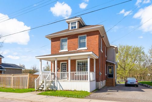 28 Bank St N, Renfrew, ON, K7V2C9 | Card Image