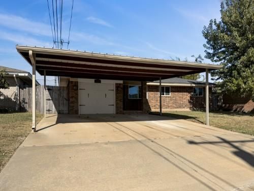 819 Nw 1st St, Moore, OK, 73160-2101 | Card Image