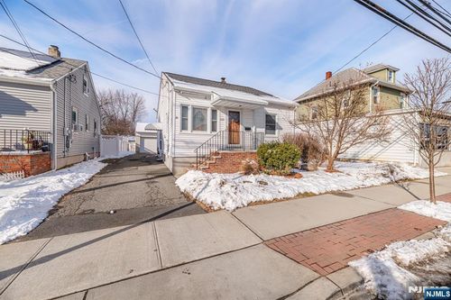 1094 Mcbride Ave, Woodland Park, NJ, 07424-2510 | Card Image