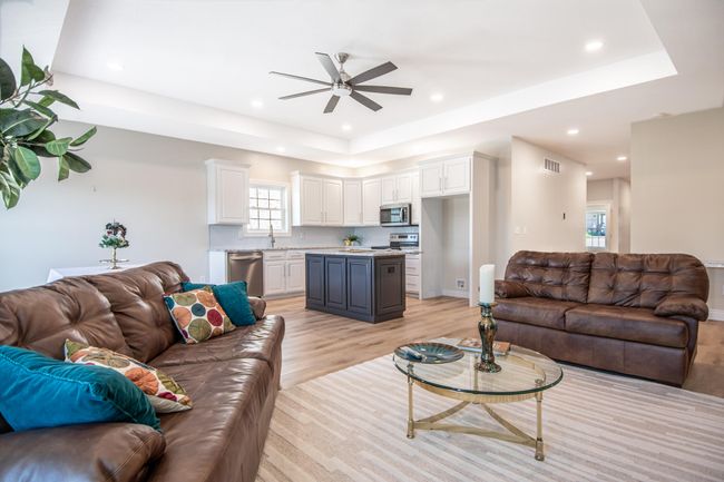 1828 Pinnacle Pt, Condo with 3 bedrooms, 2 bathrooms and null parking in HOLTS SUMMIT MO | Image 8