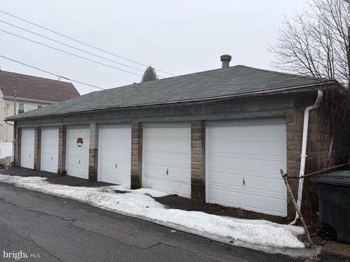 n-116 N Laurel St, Hazleton, PA, 18201-5917 | Card Image