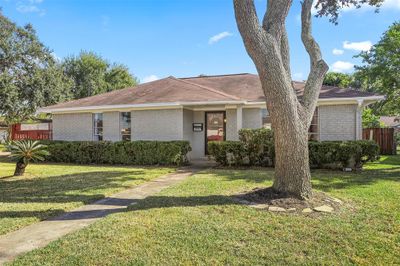 7207 Nightingale Circle, House other with 4 bedrooms, 3 bathrooms and null parking in Texas City TX | Image 3