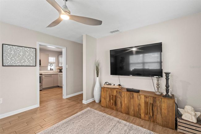 512 Flame Tree Dr, House other with 2 bedrooms, 1 bathrooms and null parking in APOLLO BEACH FL | Image 6