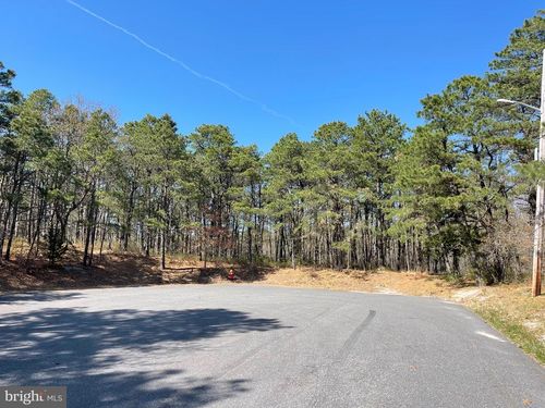 121 Trim Ln, Manahawkin, NJ, 08050-5213 | Card Image