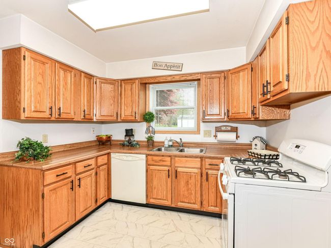 6113 N 250 E, House other with 4 bedrooms, 2 bathrooms and null parking in Greenfield IN | Image 18