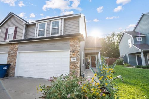 2341 Surrey Dr, Lawrence, KS, 66046-5542 | Card Image