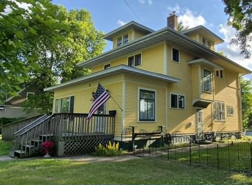 1000 Chestnut St, Boscobel, WI, 53805-1418 | Card Image