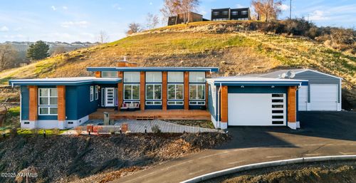 925 Icelander Cir, Selah, WA, 98942-9405 | Card Image