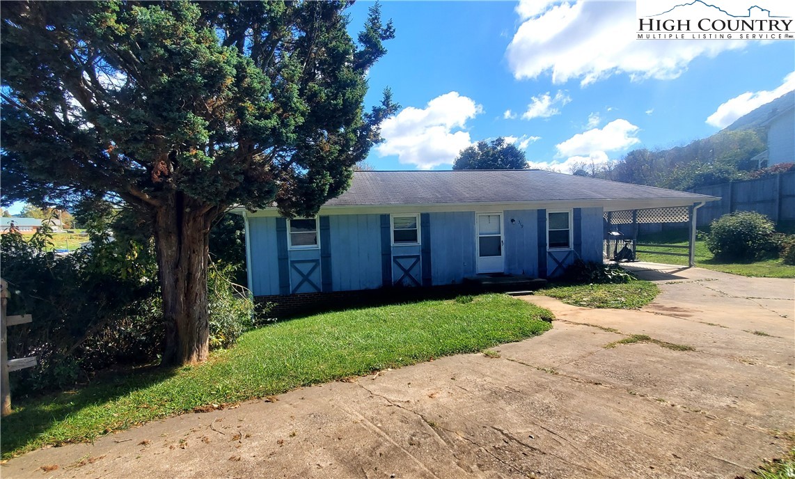 Mcconnell St, Jefferson, NC 28640