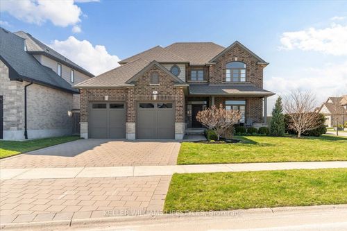 31 Peregrine Ave, Komoka, ON, N0L1R0 | Card Image