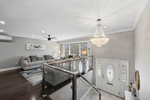 1061 Fordham Ln, Woodmere, NY, 11598-1013 | Card Image