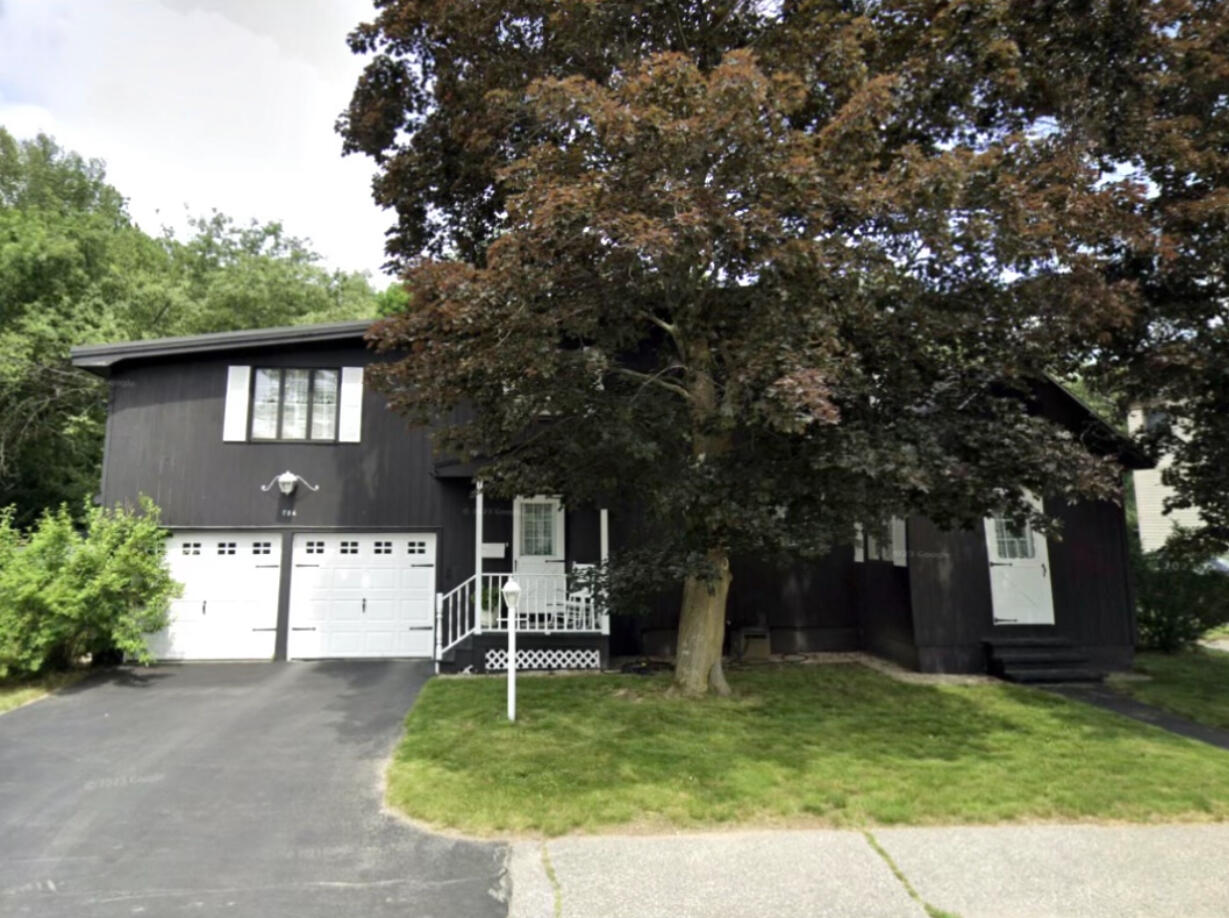 Somerset St, Rumford, ME 04276