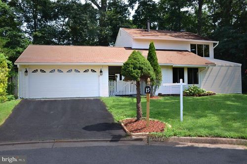 15 Greenfield Ct, STERLING, VA, 20164-1218 | Card Image