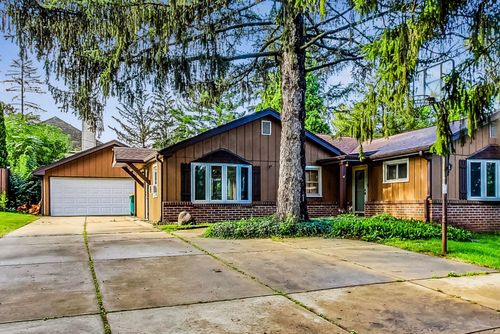 129 E 55th St, Westmont, IL, 60559-2051 | Card Image