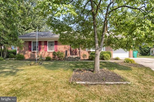 9 Gale Cir, CAMP HILL, PA, 17011-2617 | Card Image