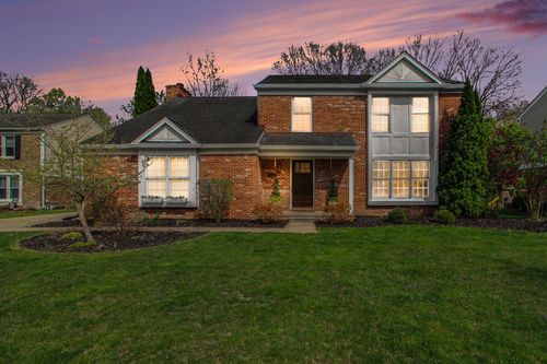 15698 Oakhill Ct, Livonia, MI, 48154-2613 | Card Image