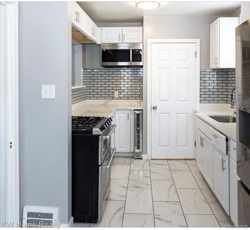 20051 Prairie St, Detroit, MI, 48221-1268 | Card Image