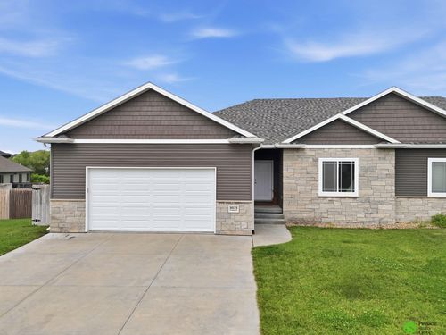9515 Friedman St, Lincoln, NE, 68516-3523 | Card Image