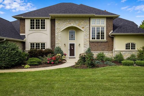 3002 Linnerud Dr, Stoughton, WI, 53589-3238 | Card Image