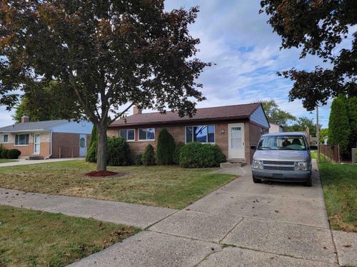 18015 Edgefield Dr, Clinton Township, MI, 48035-2426 | Card Image
