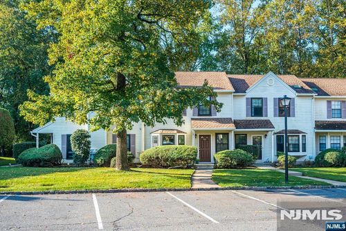 3302 Stonehedge Rd, Edison, NJ, 08820-4412 | Card Image