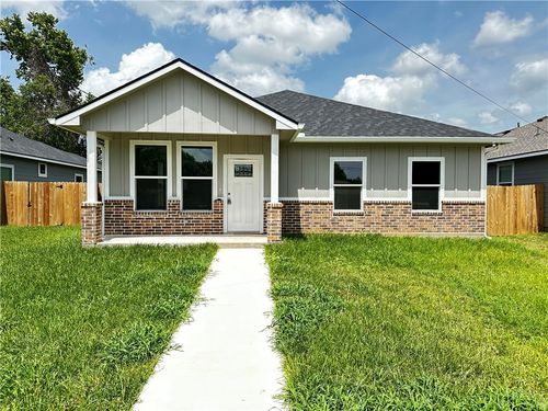 602 N Houston St, Hearne, TX, 77859-2166 | Card Image