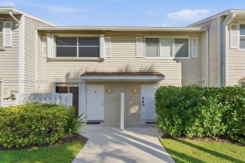 2709 Ne 15th St, Pompano Beach, FL, 33062-8260 | Card Image