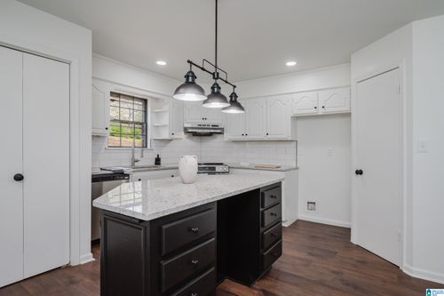 814 Honeysuckle Dr, Fultondale, AL, 35068-1331 | Card Image