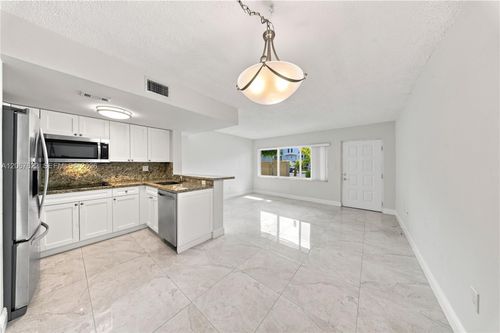 11-104-670 Nw 85th Pl, Miami, FL, 33126-3860 | Card Image