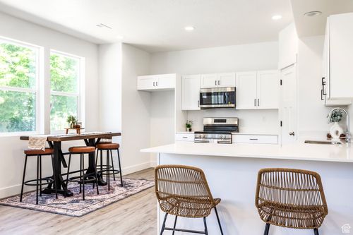 729 S Harrison Dr, Springville, UT, 84663-3406 | Card Image