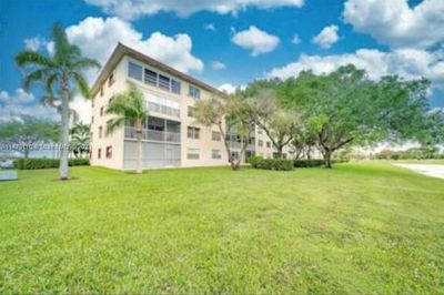 205A - 901 Sw 128th Ter, Condo with 2 bedrooms, 2 bathrooms and null parking in Pembroke Pines FL | Image 2