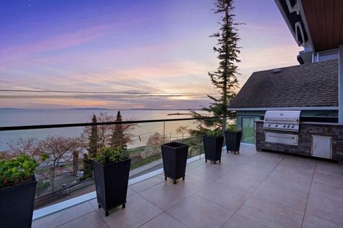 15377 Marine Dr, White Rock, BC, V4B1C8 | Card Image