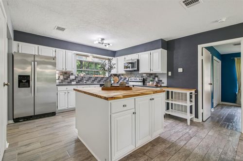 5210 Creek Shadows Dr, Kingwood, TX, 77339-1234 | Card Image