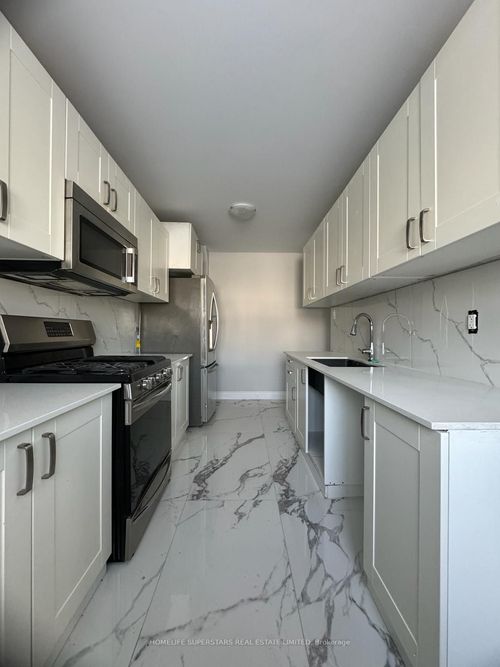 15 Jensen Sq, Brampton, ON, L6S2N2 | Card Image