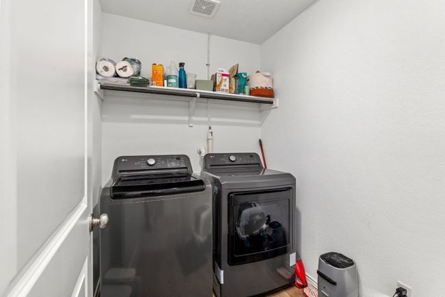 2404 Windrow Ln, House other with 3 bedrooms, 2 bathrooms and 2 parking in Lockhart TX | Image 13