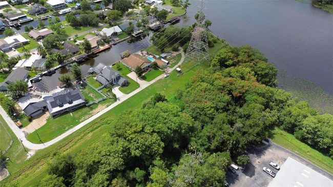 4420 Canal Dr, House other with 2 bedrooms, 3 bathrooms and null parking in Sanford FL | Image 7