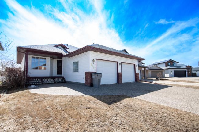 8861 107 Ave, House detached with 6 bedrooms, 3 bathrooms and 2 parking in Grande Prairie AB | Image 1