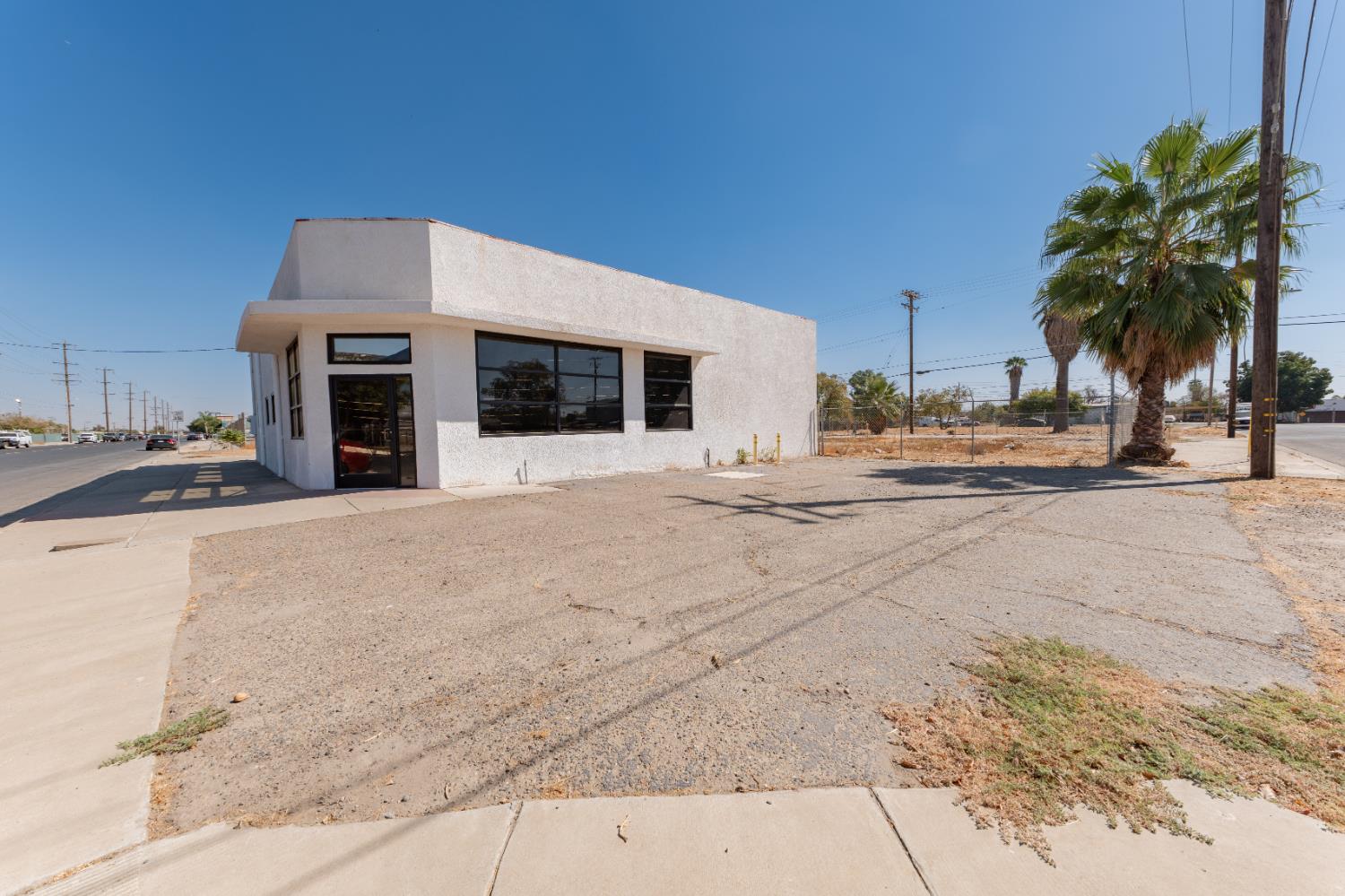 301 E 5Th St, Hanford, CA 93230